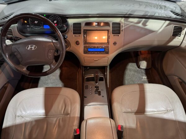 AZERA 2010 - Image 15
