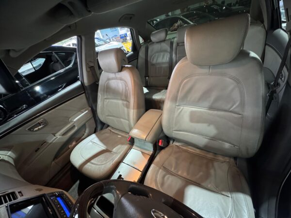 AZERA 2010 - Image 9