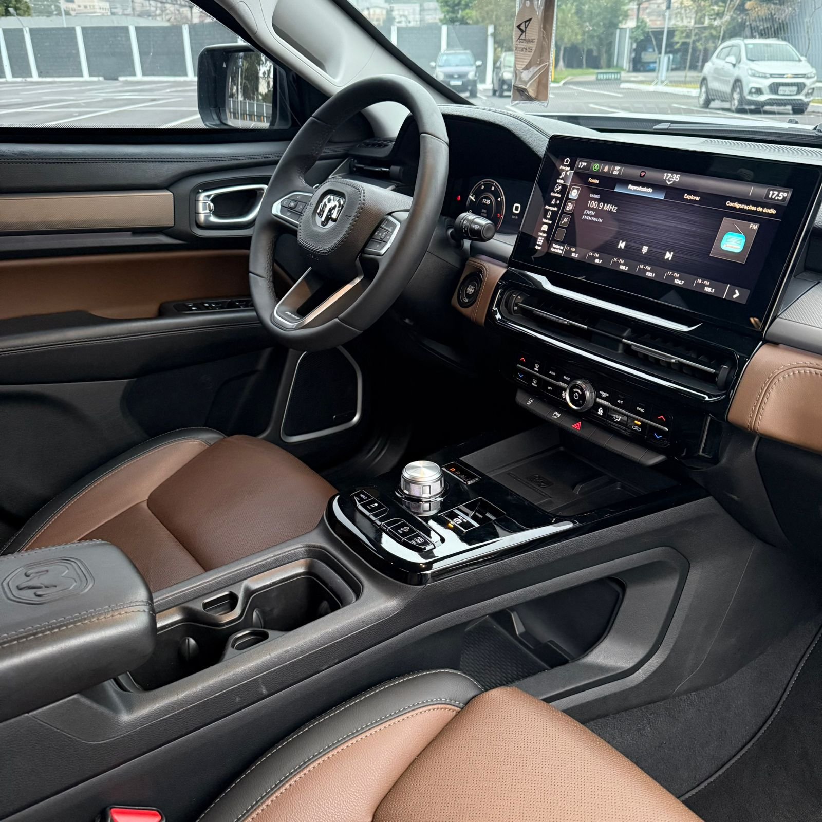 WhatsApp Image 2025-10-15 at 17.47.04 (1)