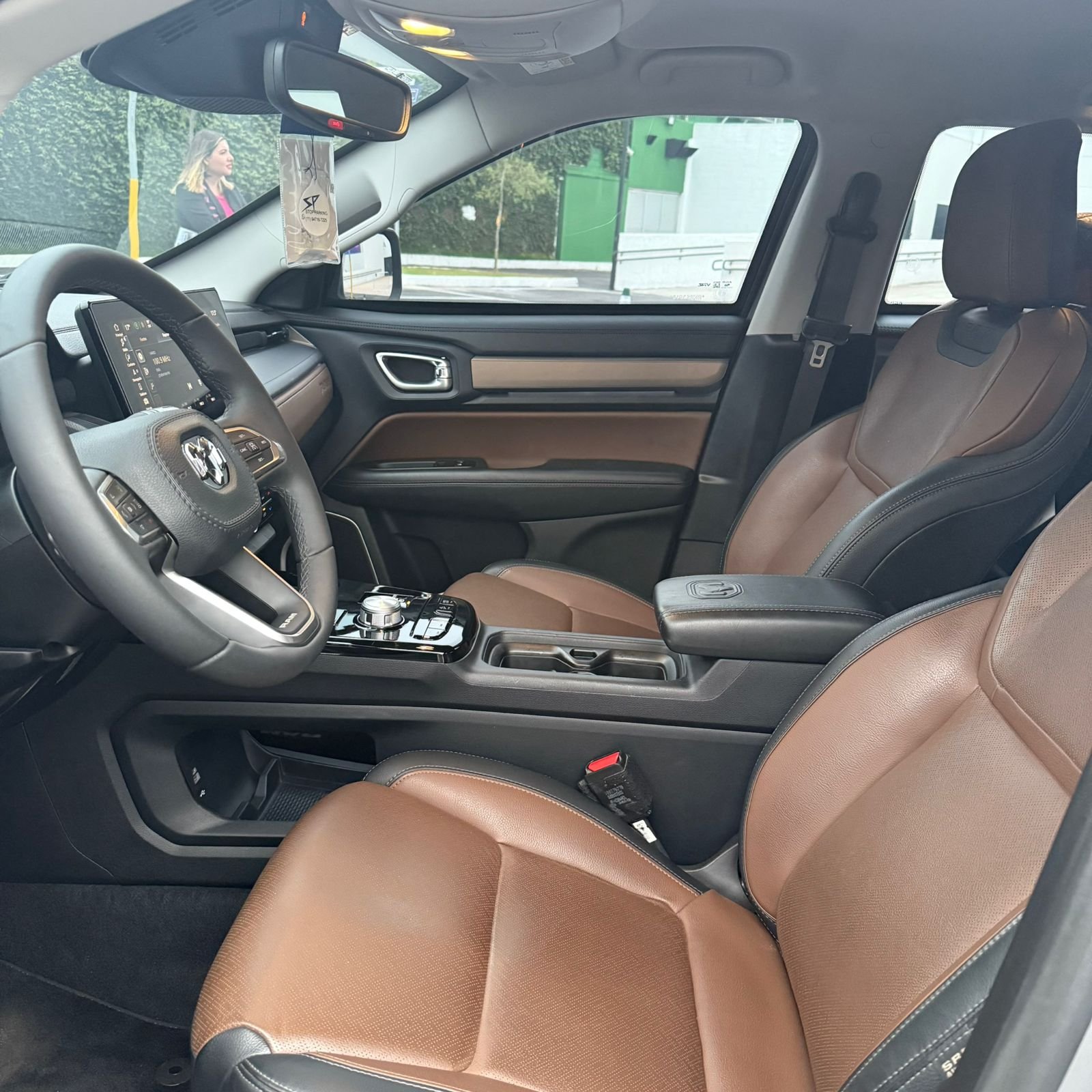 WhatsApp Image 2025-10-15 at 17.47.06 (1)