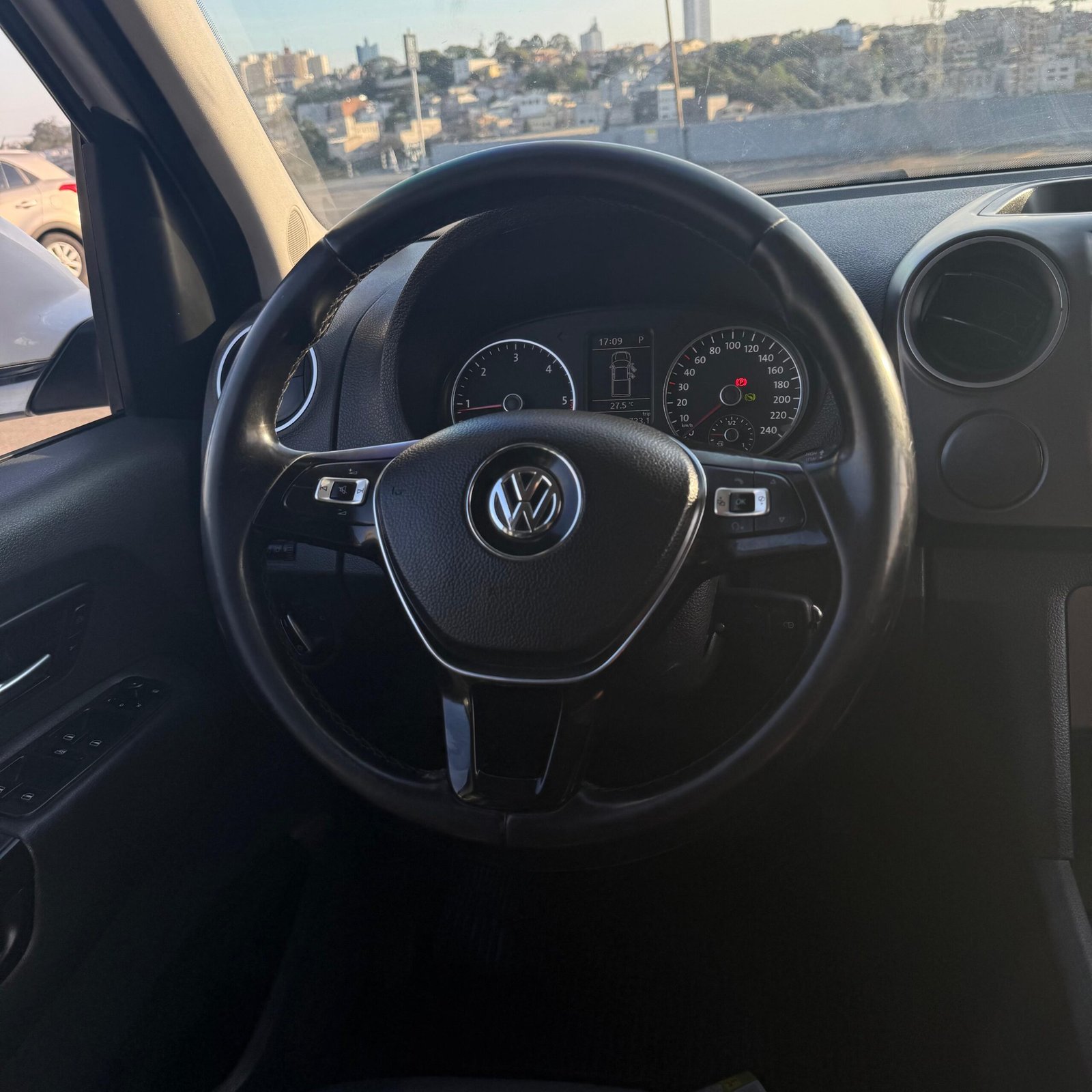 WhatsApp Image 2025-10-25 at 17.33.35 (1)